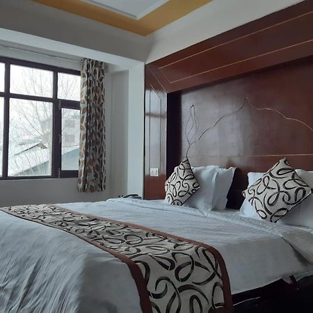 Hotel D Indian 카르길 외부 사진