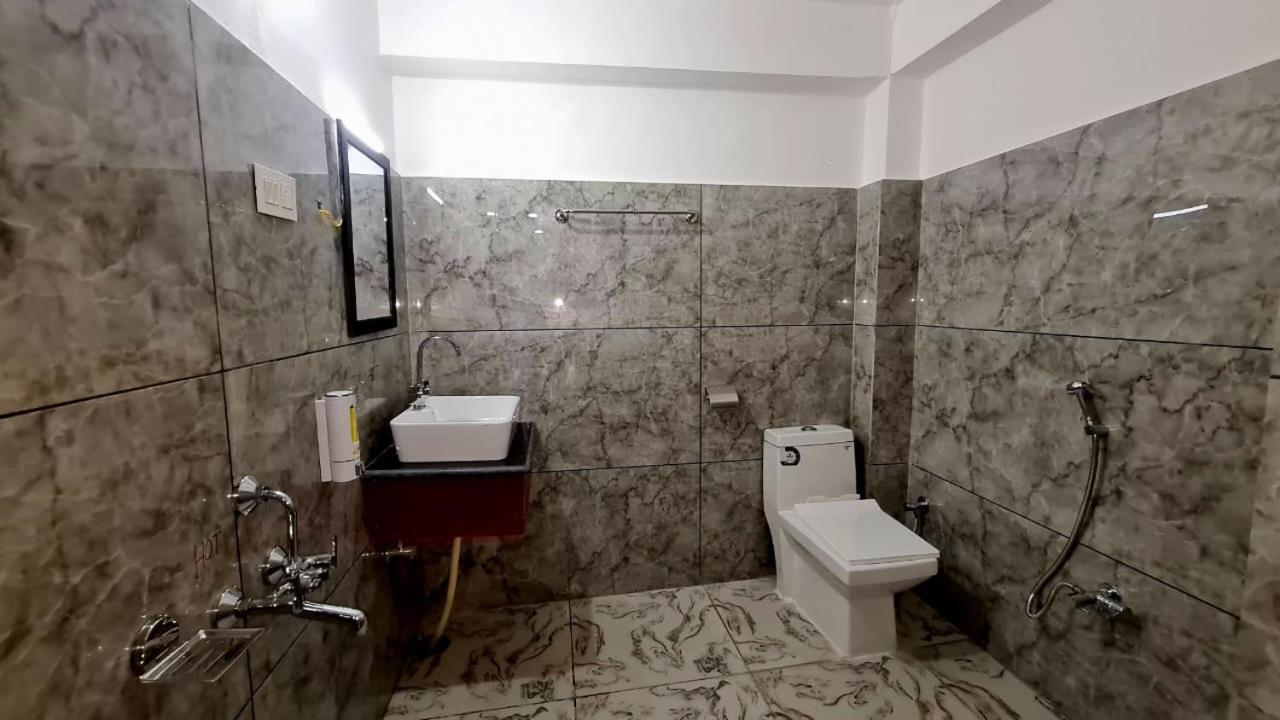 Hotel D Indian 카르길 외부 사진