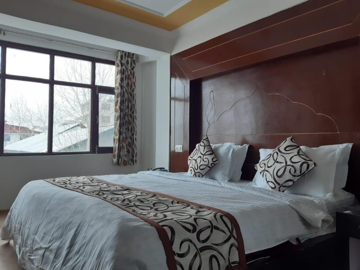 Hotel D Indian 카르길 외부 사진
