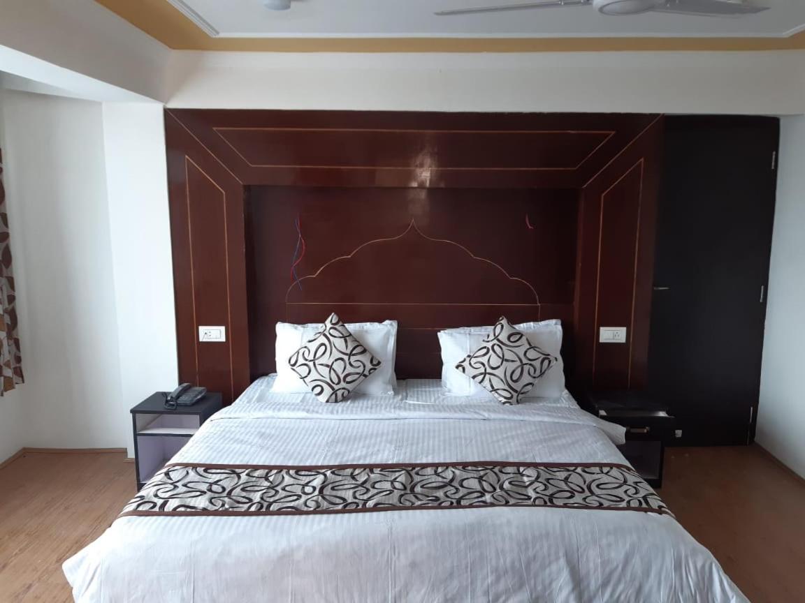 Hotel D Indian 카르길 외부 사진