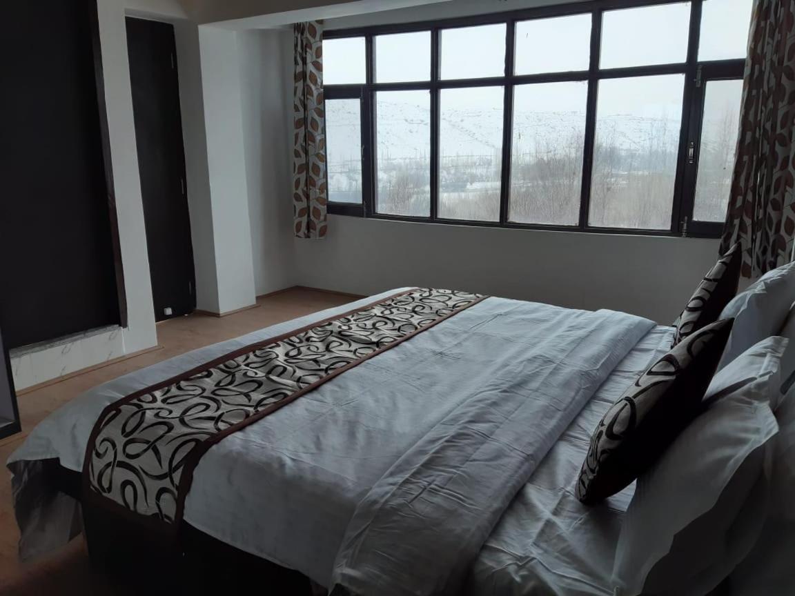 Hotel D Indian 카르길 외부 사진